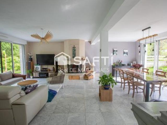 UN CADRE ENCHANTEUR: SUPERBE MAISON FAMILIALE DE 185 M²
