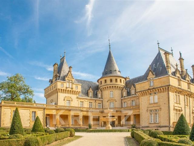 Un château d'exception de 3 800 m², unique en Dordogne 3500m² Fleurac