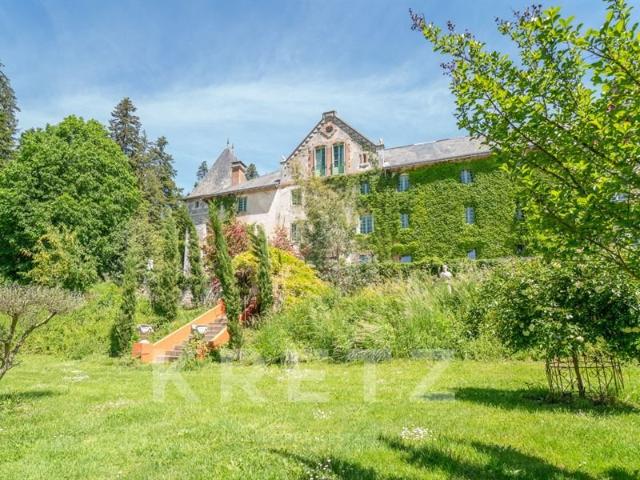 Un Château Réinventé dans un Esprit Loft Contemporain 824m² Lacaze