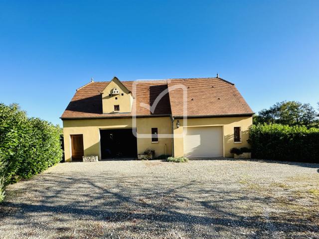 Un charmant ensemble immobilier à Concores:Vaste maison à p. 250m² Gourdon