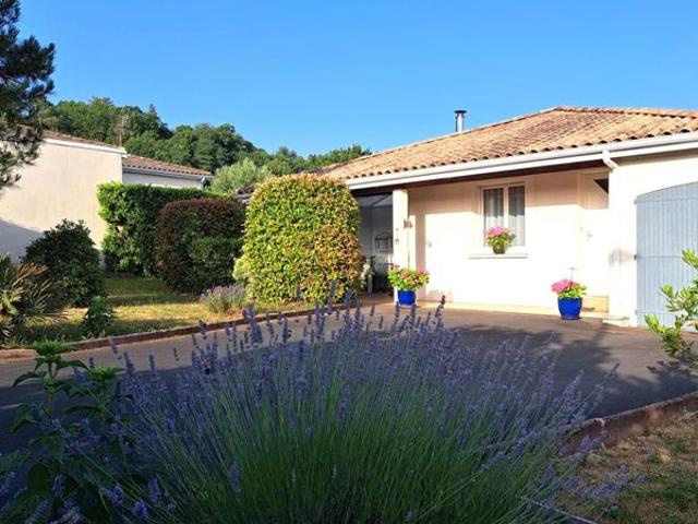 Un cocon de vie à Boulazac ! Jolie villa de plain pied avec dépendance, tout confort, proche commerces et nature !