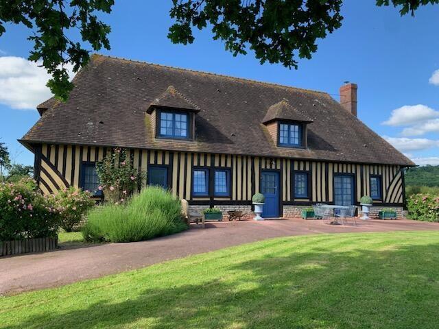 Un coup de coeur assuré se présente à vous, entre VIMOUTIERS et ARGENTAN, cette magnifique maison normande amé