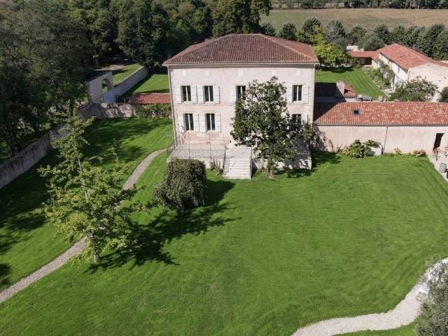 Un domaine où les instants deviennent des souvenirs 768m² La rochelle