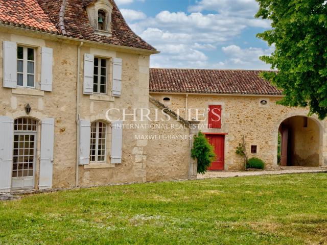 Un domaine d’exception en Dordogne: manoir du XVIIIe siècle. 731m² Bergerac