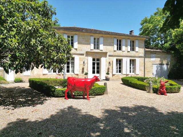 Un domaine secret d'exception aux portes de Bordeaux et de S. 724m² Libourne