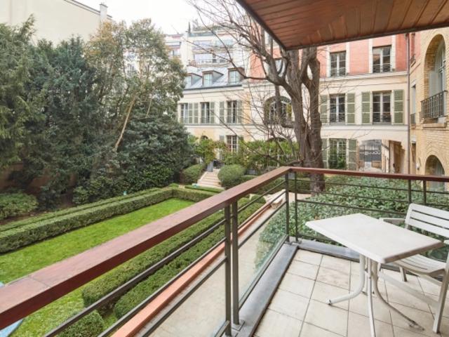 Un duplex avec terrasses dans les jardins de Littré
