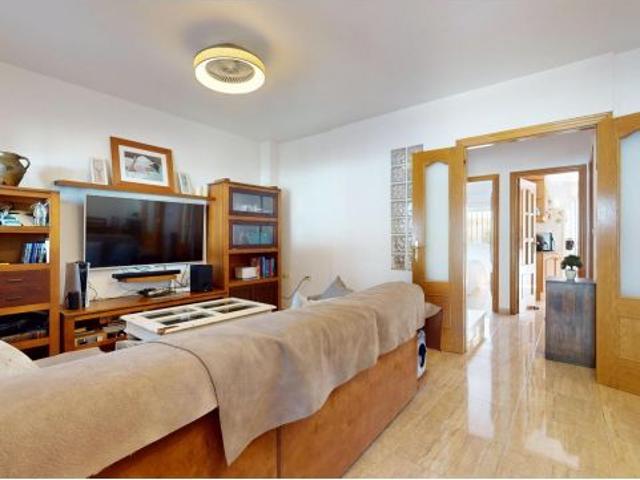 Un dúplex para disfrutar todo el año: jardín, terrazas y patio soleado en Torre de la Horadada
