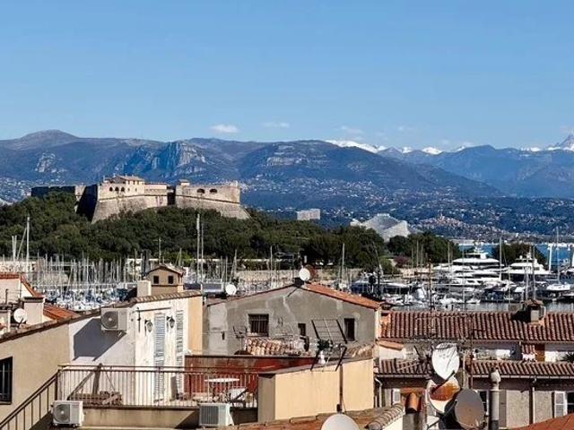 Un duplex unique et extrêmement rare au cœur de la Vieille V. 75m² Antibes