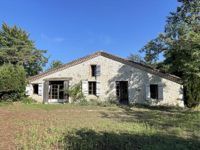Un hameau privé dans le nord du Gers