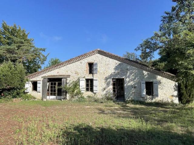Un hameau privé dans le nord du Gers