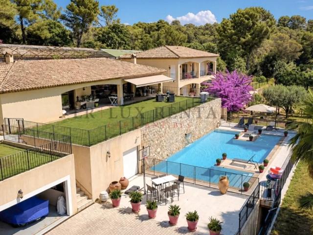 Un Havre de Paix aux Brusquets – Propriété de Prestige avec Piscine sur 19 772 m² de Nature