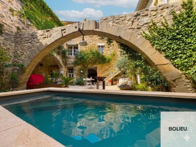 Un havre de paix aux portes d'Uzès Piscine Garage fermé