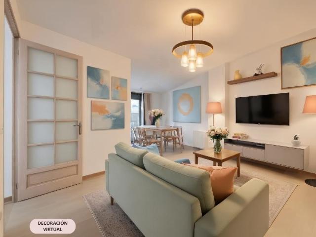 UN HOGAR CON LUZ, ESPACIO Y ENCANTO EN EL CENTRO DE ZARAGOZA