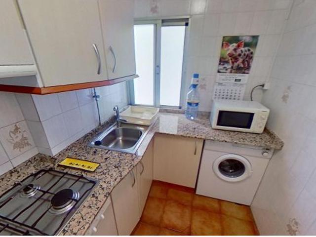¡Un hogar pequeño, soleado, con todo a mano y ascensor!