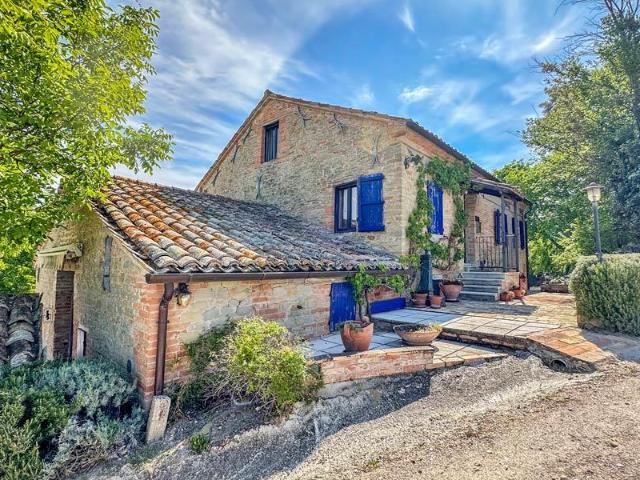 Un invidiabile rifugio di campagna con vista panoramica a Co. 301m² Colmurano