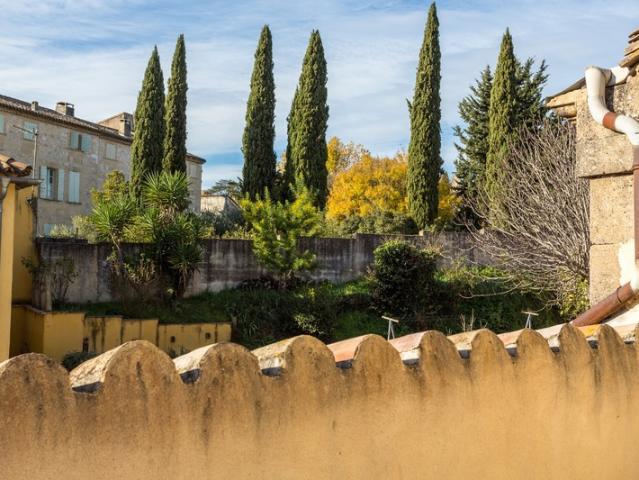 Terrasse en toiture & grand garage: une maison de village rare proche d’Uzès