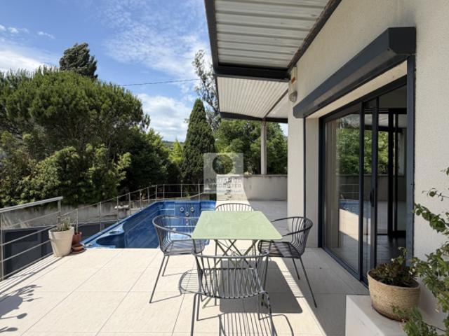 Un lieu de vie atypique avec piscine