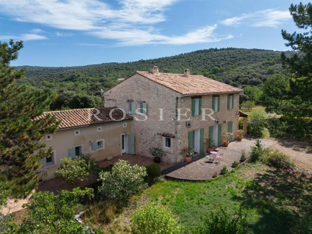 Un lieu enchanteur en Zone Natura 2000, Mas sur plus de 5,5. 223m² Méthamis