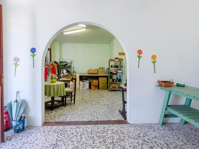 Un local con muchas posibilidades y gran terraza