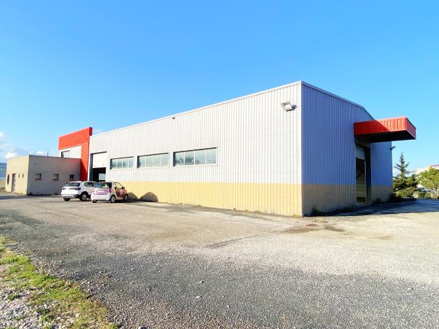 UN LOCAL ET ENTREPOT D'ACTIVITE, EN ZONE NORD DE PERPIGNAN