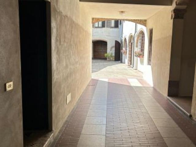 Un locale è mezzo in centro storico a Mantova