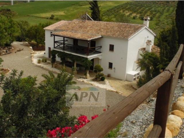 Un maravilloso complejo de fincas en un entorno campestre en. 1314m² Alora