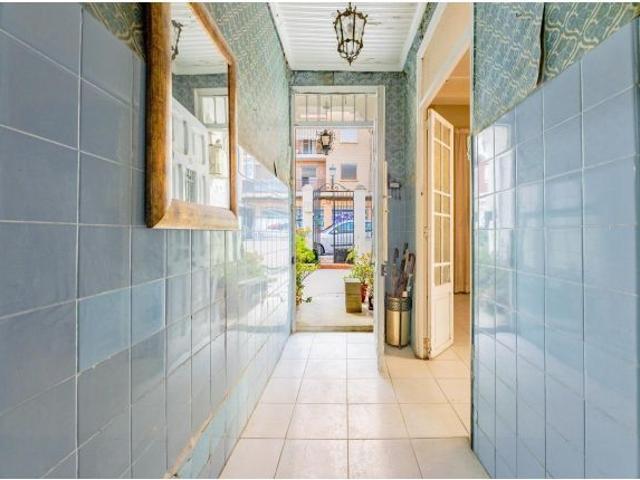 Un oasis privado en Valencia: Casa independiente con gran jardín, terraza y garaje para diseñar a tu