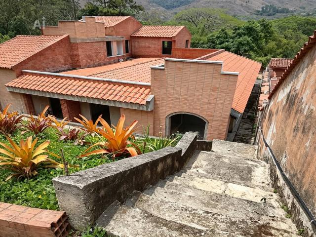 ¡Un paraíso, dos hogares! Doble inversión en Altamira La Entrada, pagando solo una