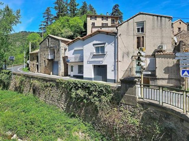 Un petit immeuble de rapport clé en main au cœur d’Avène, avec deux logements indépendants et un excellent potentiel locatif