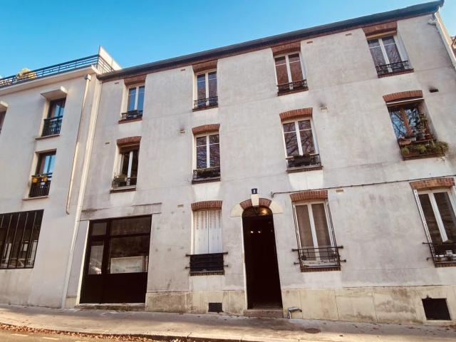 Un Petit Studio En Fond D'immeuble 30m² Paris 20ème