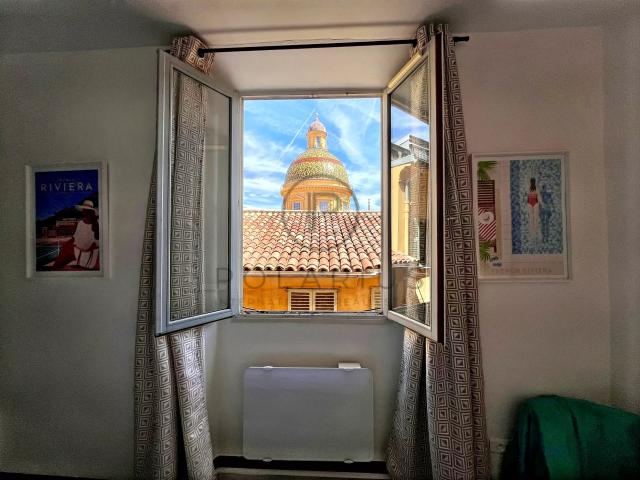 Un pied à terre au cœur du Vieux Nice — avec une vue à couper le souffle