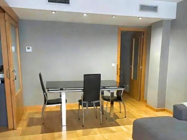 Un piso que lo pone fácil desde el primer día: espacio, exterior privado y tranquilidad bien conectada