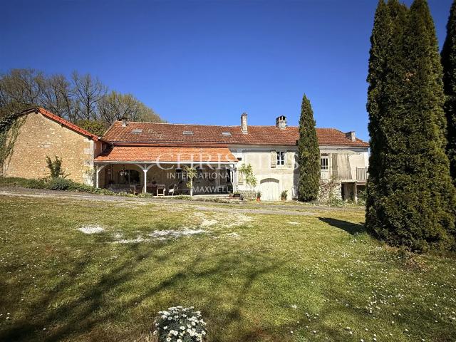 Un refuge de charme en pleine nature, sans aucun voisin 284m² Verteillac