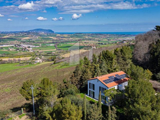 Un rifugio di campagna contemporaneo nel cuore della campagn. 443m² Potenza Picena