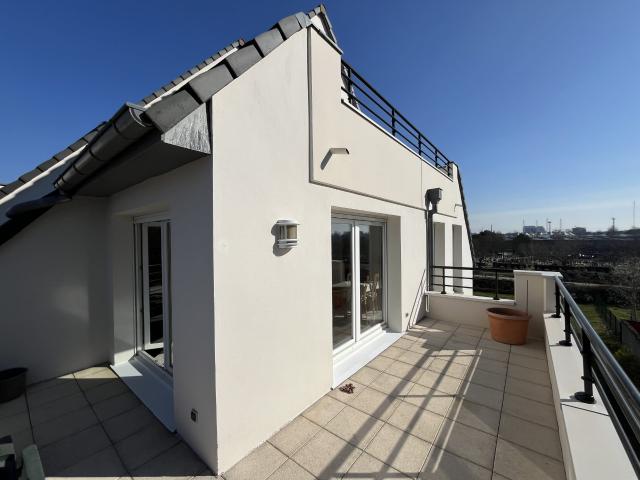 Un spacieux 4 pièces meublé en attique avec terrasses et garage – Cronenbourg / Rue de la Rotonde