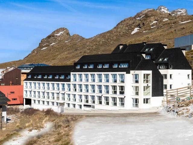 ¡Uno de los pocos complejos de obra nueva en Sierra Nevada l. 66m² Sierra nevada