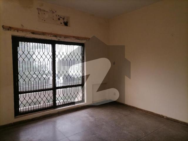 Unoccupied Prime Location Flat Of 10 Marla Is Available For rent In Askari 5