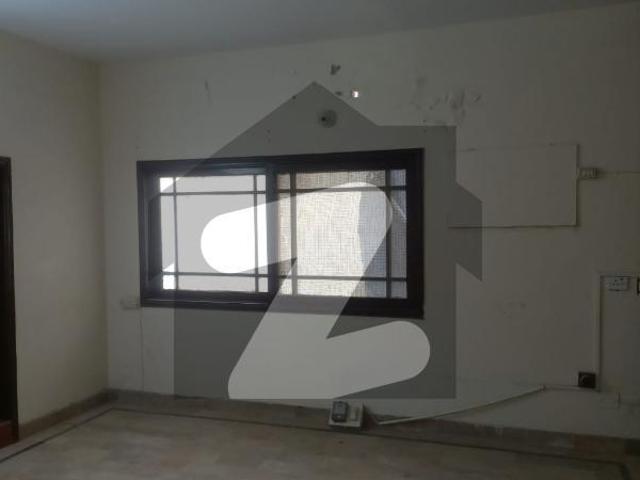 Unoccupied Prime Location Flat Of 400 Square Yards Is Available For Rent In Jamshed Town Karachi Administration Employees Block 5