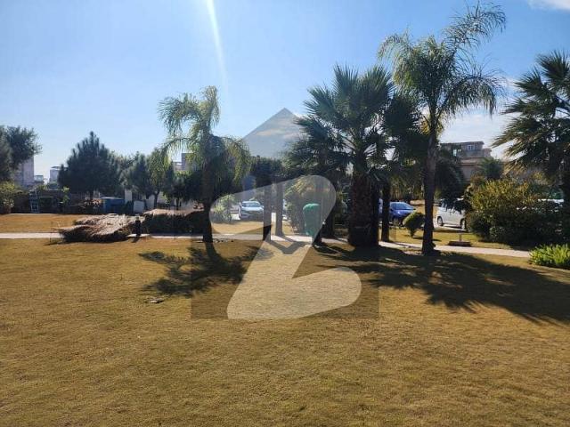 Unoccupied Prime Location Residential Plot Of 10 Marla Is Available For sale In Top City 1