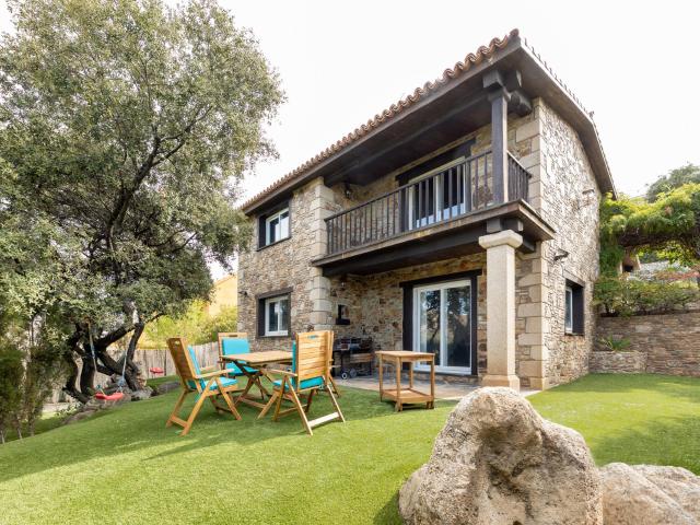 UNA CASA UNICA CON ENCANTO, ESPACIO Y VISTAS EN EL CORAZON DE SIERRA NEVADA