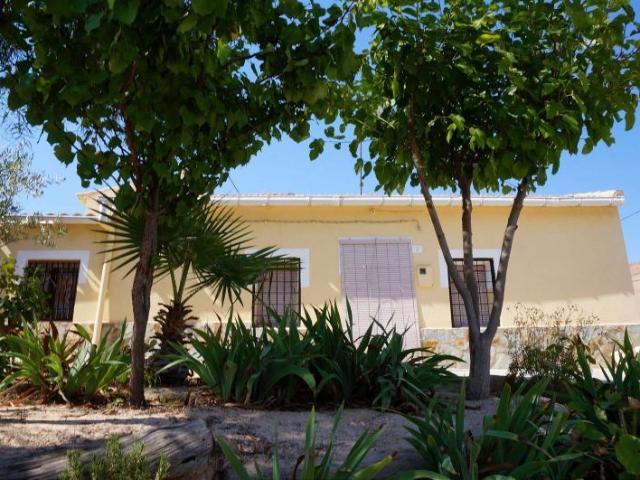 Una casa de campo reformada tradicional española que consta. 180m² Chinorlet