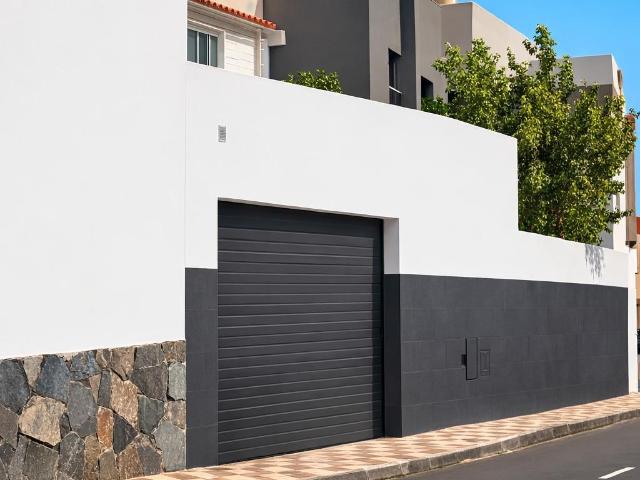 Una casa diseñada por suizos en calle Juan Negrin Agüimes