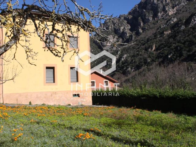 Una casa para vivir Asturias: Naturaleza, espacio y comodidad: espectacular casa con parcela y garaje independiente en Pola de Somiedo