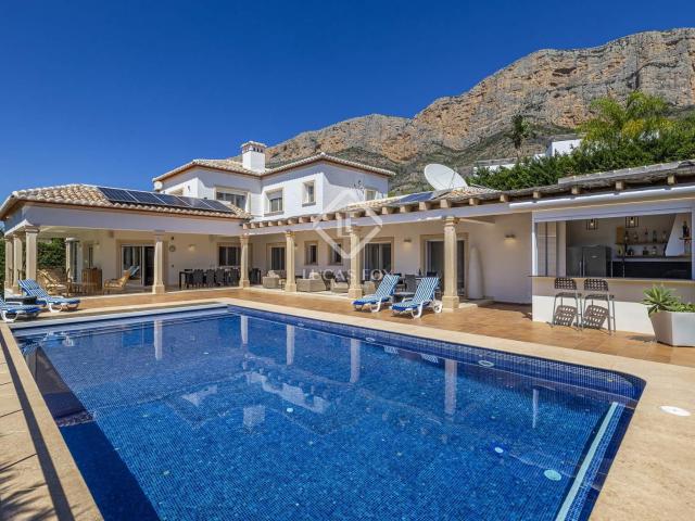 Una espaciosa vivienda familiar, bellamente presentada, con. 620m² Jávea Xabia