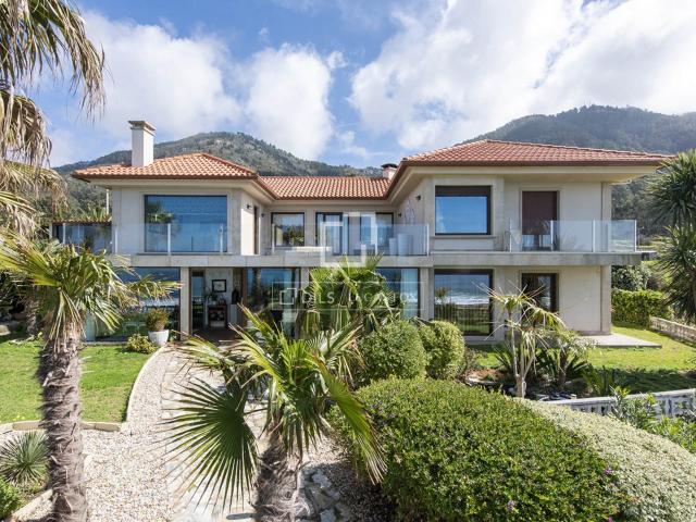 Una espectacular villa de lujo frente al mar en una zona pri. 660m² Oia