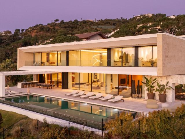 Una Excepcional Propiedad Contemporánea De Siete Habitacione. 1175m² El Madroñal