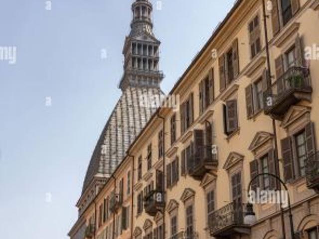 UNA FINESTRA SOTTO LA MOLE