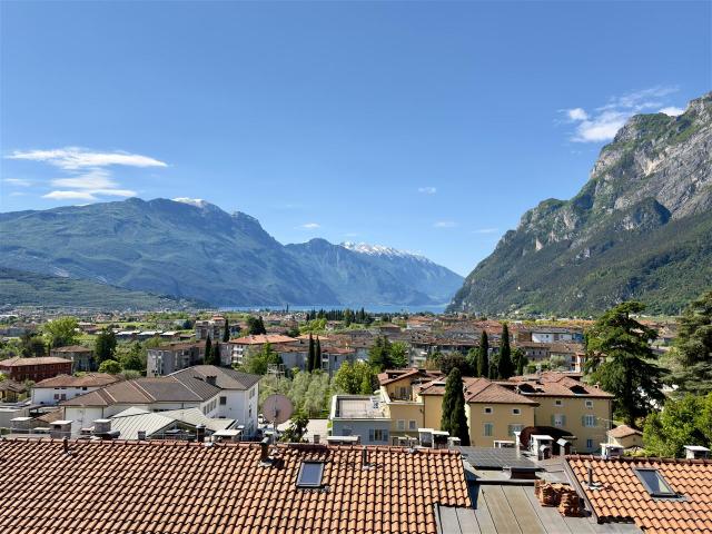 UNA FINESTRA SUL LAGO
