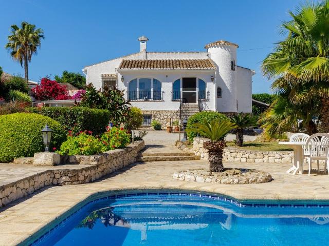 Una impresionante villa de dos plantas que ofrece gran versa. 226m² Jávea Xabia