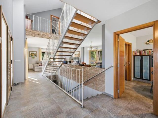 UNA JOYA EN PIEDRA GALLEGA EN EL CORAZÓN DE LAS RÍAS BAIXAS. 407 m2 construidos | Parcela: 1.626 m2